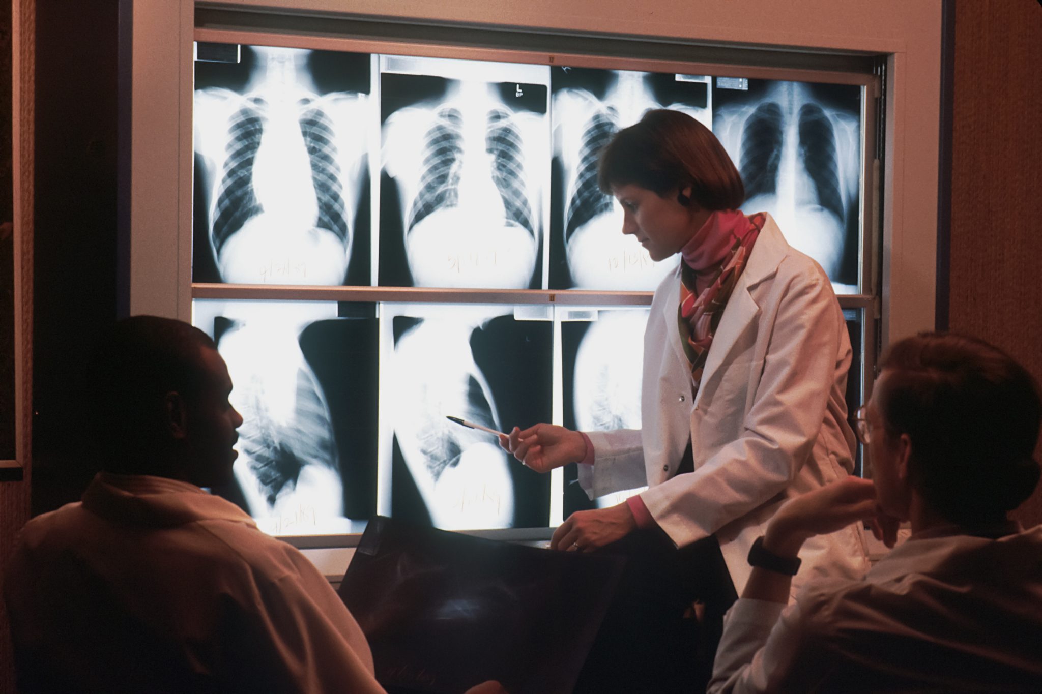 Hernias Inguinal e tusa ai ma le SERAM: Taiala Atoatoa ma Togafitiga.